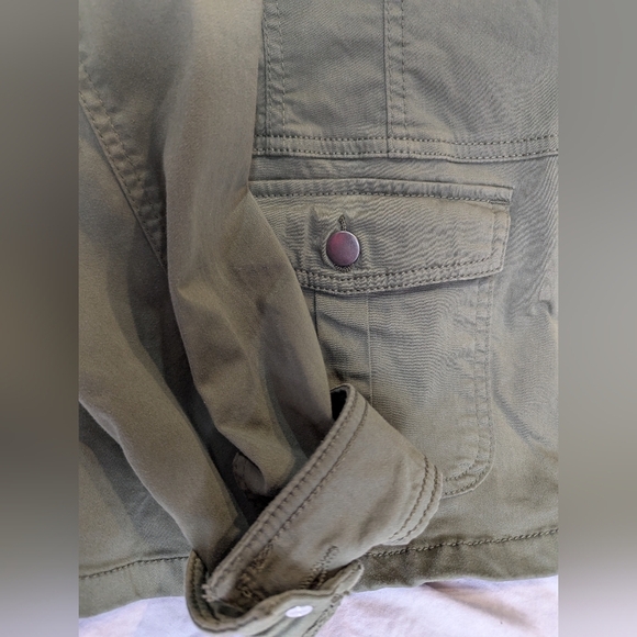 Baccini Army Green jacket, lightweight, size LARGE 4 front pockets. Button up - Picture 7 of 14
